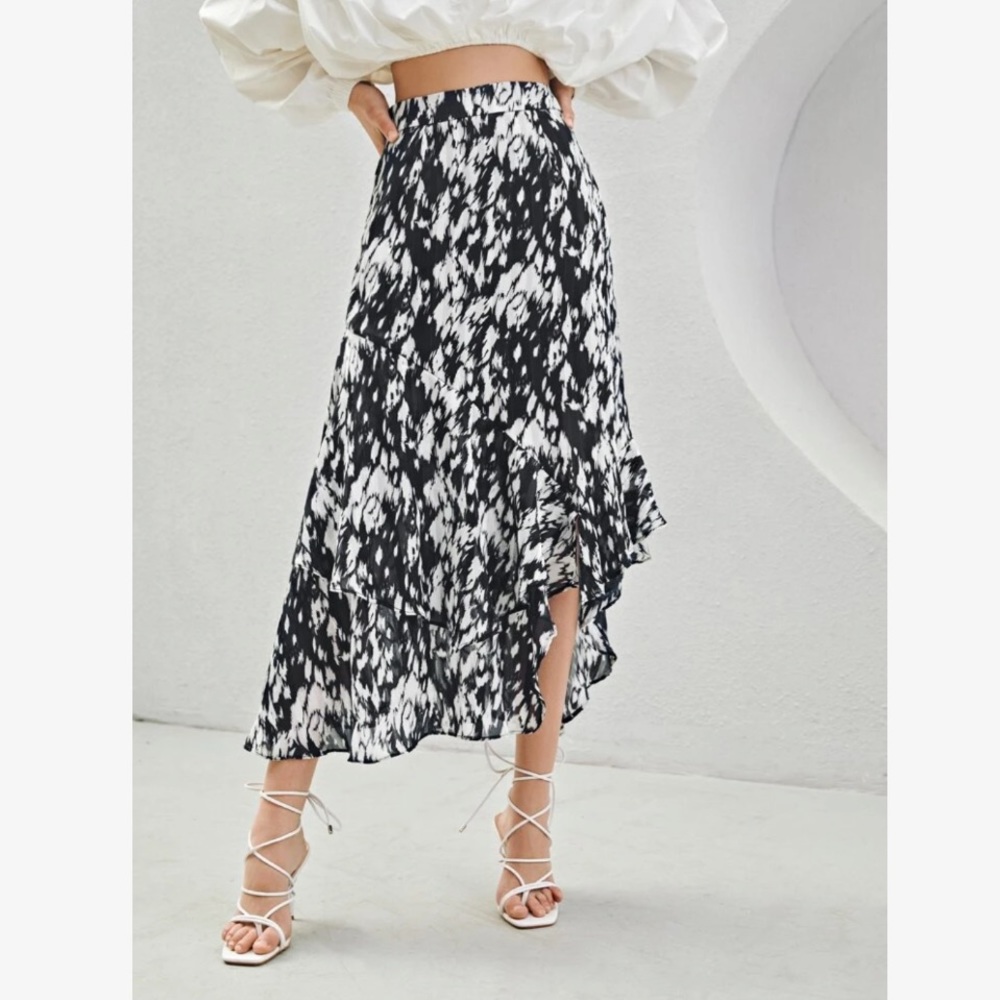 SHEIN Asymmetrical Ruffle Print Skirt